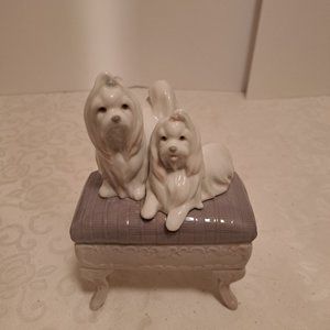 LLADRO #6688 LOOKING PRETTY MALTESE DOGS SITTING ON OTTOMAN HIGH GLOSS PORCELAIN